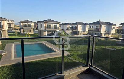 Çandarlı'da Denize Yakın , Site İçi , Havuzlu , Otoparklı Villa