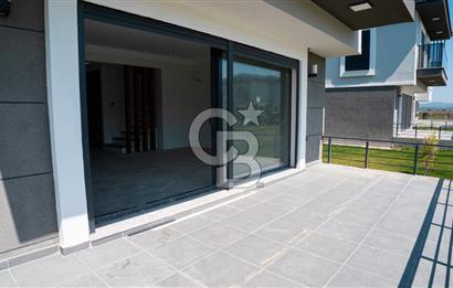 Çandarlı'da Denize Yakın , Site İçi , Havuzlu , Otoparklı Villa