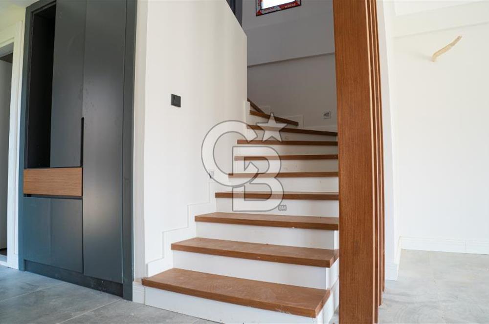 Çandarlı'da Denize Yakın , Site İçi , Havuzlu , Otoparklı Villa