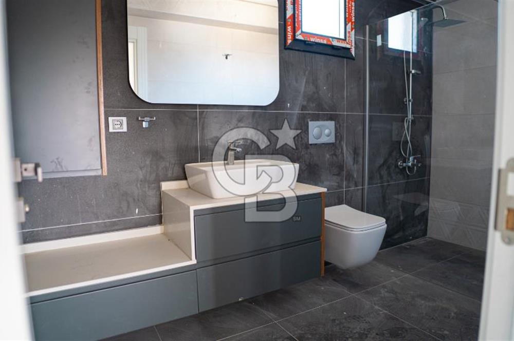 Çandarlı'da Denize Yakın , Site İçi , Havuzlu , Otoparklı Villa