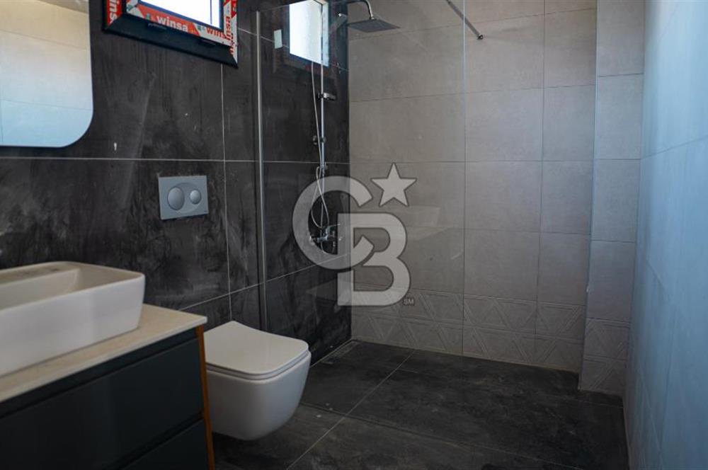 Çandarlı'da Denize Yakın , Site İçi , Havuzlu , Otoparklı Villa