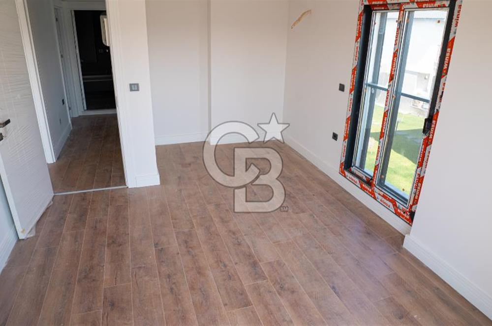 Çandarlı'da Denize Yakın , Site İçi , Havuzlu , Otoparklı Villa
