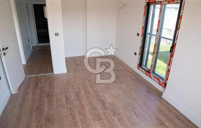 Çandarlı'da Denize Yakın , Site İçi , Havuzlu , Otoparklı Villa