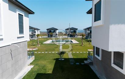 Çandarlı'da Denize Yakın , Site İçi , Havuzlu , Otoparklı Villa