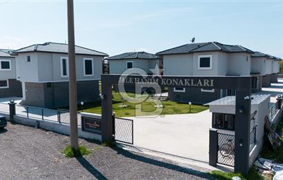 Çandarlı'da Denize Yakın , Site İçi , Havuzlu , Otoparklı Villa