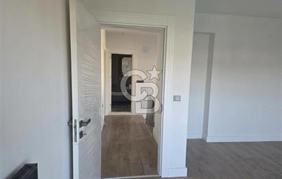 Çandarlı'da Denize Yakın , Site İçi , Havuzlu , Otoparklı Villa