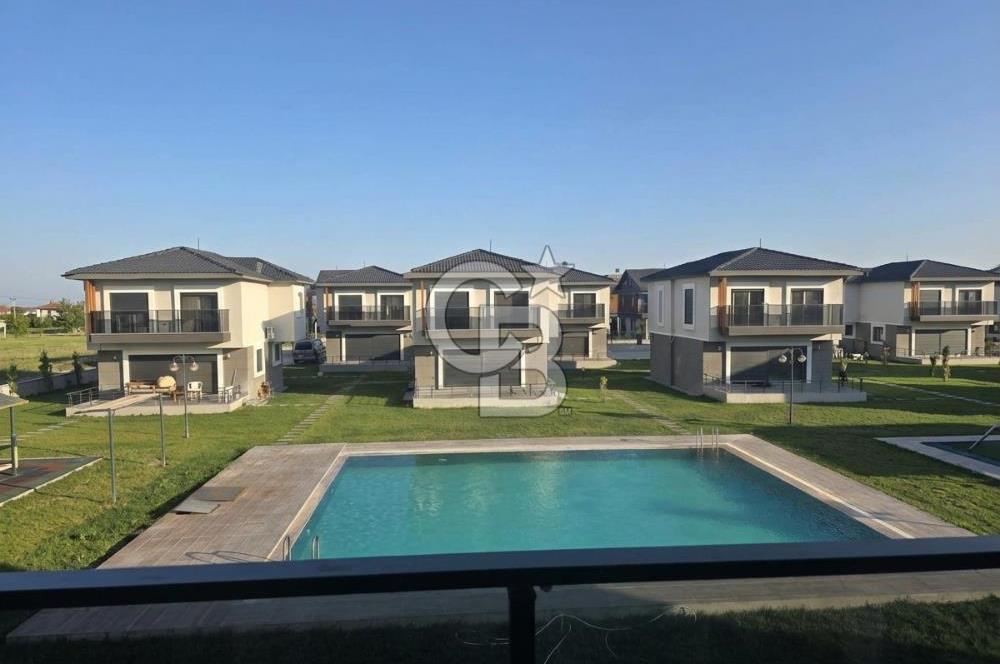 Çandarlı'da Denize Yakın , Site İçi , Havuzlu , Otoparklı Villa