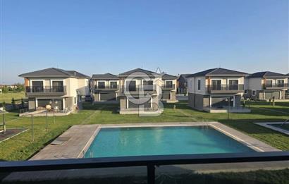 Çandarlı'da Denize Yakın , Site İçi , Havuzlu , Otoparklı Villa