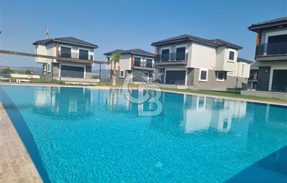 Çandarlı'da Denize Yakın , Site İçi , Havuzlu , Otoparklı Villa