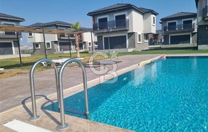 Çandarlı'da Denize Yakın , Site İçi , Havuzlu , Otoparklı Villa
