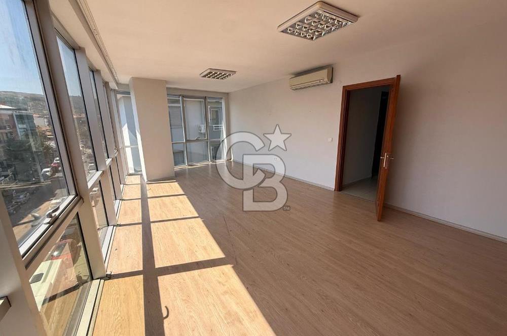Gaziemir Önder caddesinde Ana Arter üzerinde Geniş Ofis