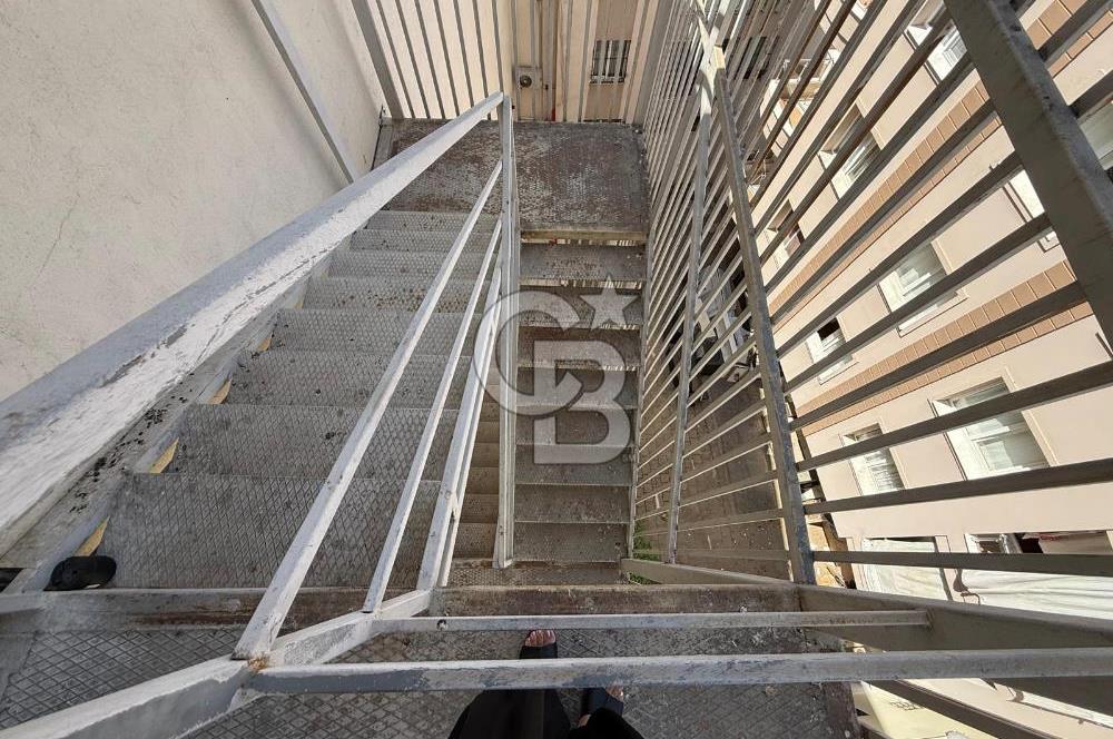 Gaziemir Önder caddesinde Ana Arter üzerinde Geniş Ofis