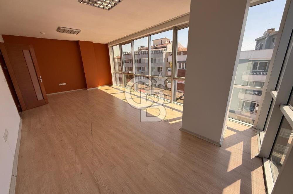 Gaziemir Önder caddesinde Ana Arter üzerinde Geniş Ofis