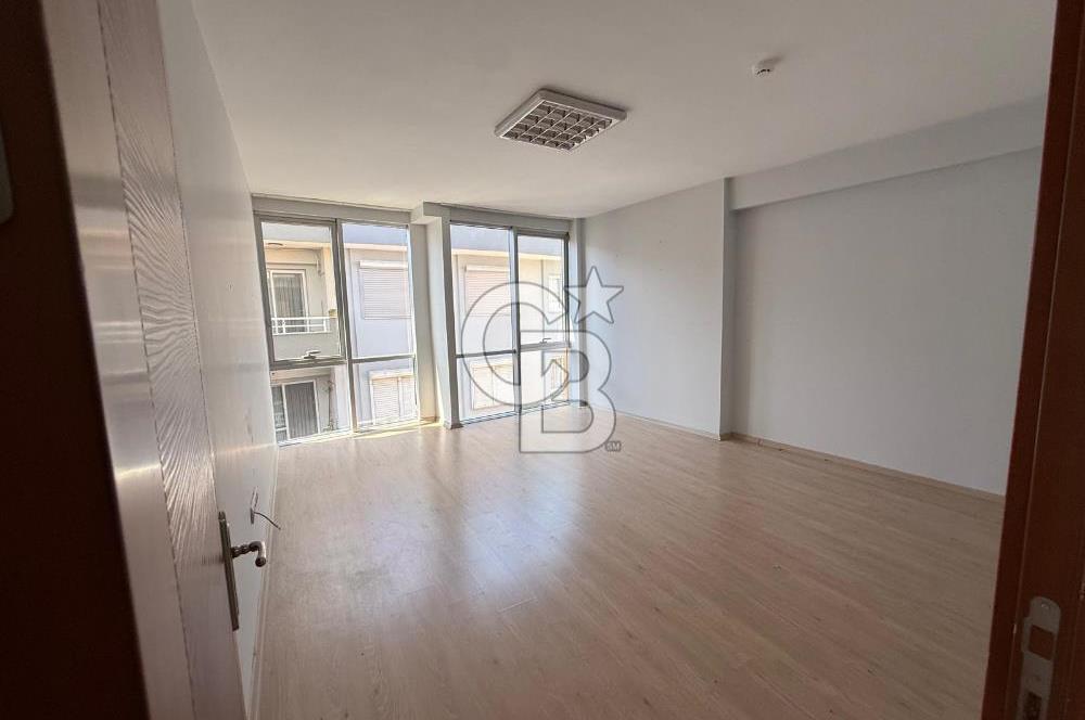 Gaziemir Önder caddesinde Ana Arter üzerinde Geniş Ofis