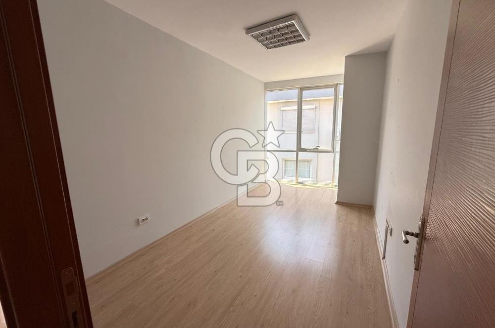 Gaziemir Önder caddesinde Ana Arter üzerinde Geniş Ofis