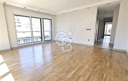 SUADİYE BAĞDAT CAD. VE MARMARAYIN YANIBAŞI GENÇ BİNA SATILIK 3+1