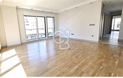SUADİYE BAĞDAT CAD. VE MARMARAYIN YANIBAŞI GENÇ BİNA SATILIK 3+1