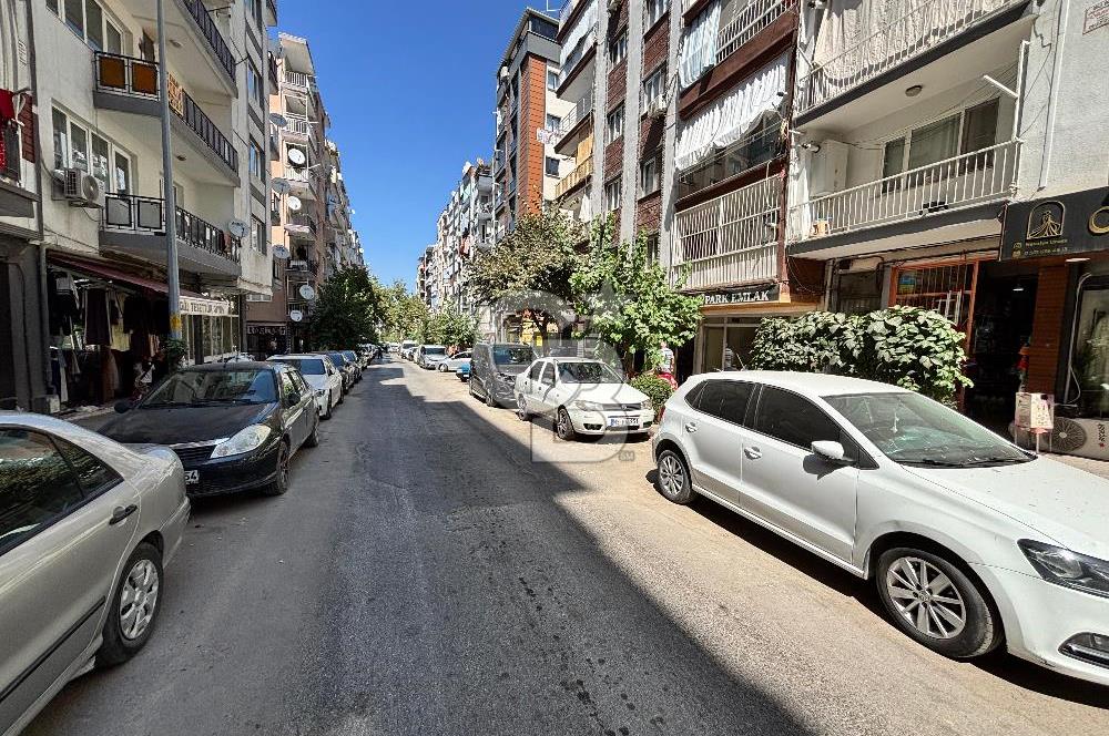 Şehzadeler Ege Mh. Merkezi Konumda Bakımlı 2+1 Satılık Daire  