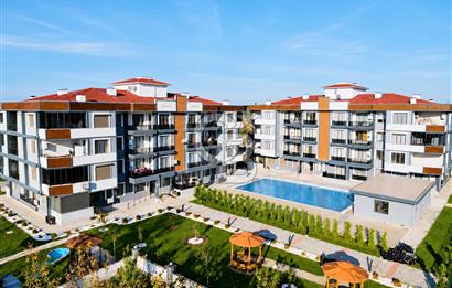 Ayvalık Altınova'da Havuzlu Site İçerisinde 1+1 Satılık Daire
