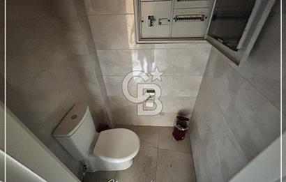 KURUÇEŞME'DE ANAYOL ÜZERİNDE TABELA DEĞERİ YÜKSEK KİRALIK İŞYERİ