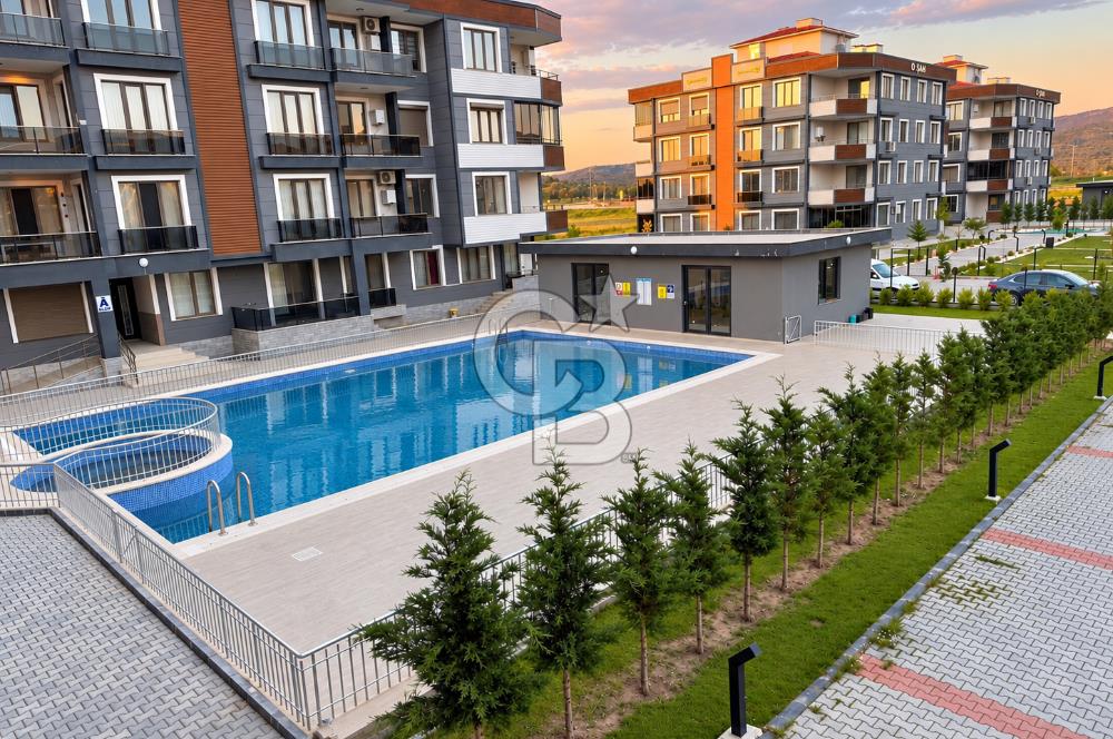 Ayvalık Altınova'da Havuzlu Site İçerisinde 1+1 Satılık Daire
