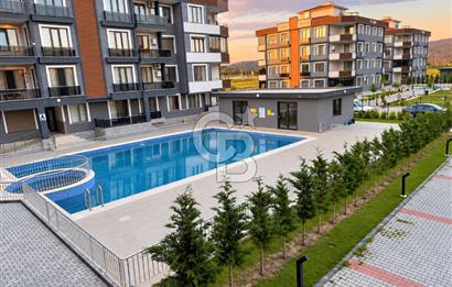 Ayvalık Altınova'da Havuzlu Site İçerisinde 1+1 Satılık Daire