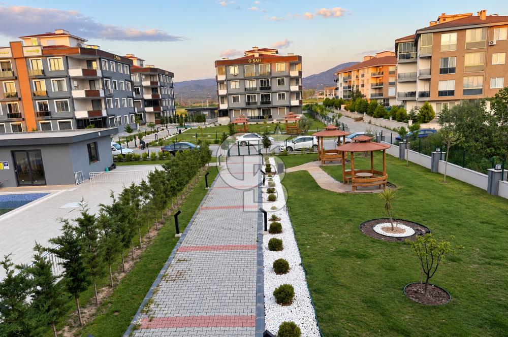 Ayvalık Altınova'da Havuzlu Site İçerisinde 1+1 Satılık Daire