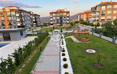 Ayvalık Altınova'da Havuzlu Site İçerisinde 1+1 Satılık Daire