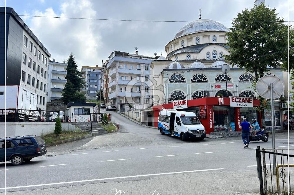 KURUÇEŞME'DE ANAYOL ÜZERİNDE TABELA DEĞERİ YÜKSEK KİRALIK İŞYERİ