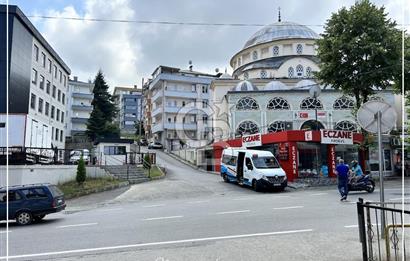 KURUÇEŞME'DE ANAYOL ÜZERİNDE TABELA DEĞERİ YÜKSEK KİRALIK İŞYERİ