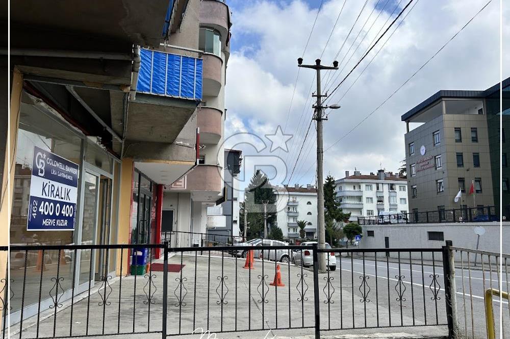 KURUÇEŞME'DE ANAYOL ÜZERİNDE TABELA DEĞERİ YÜKSEK KİRALIK İŞYERİ