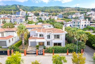 LİMANREİS'İN EN ÖZEL SİTESİNDE, KÖŞE KONUMLU SATILIK 7+1 VİLLA - 1 - 371741
