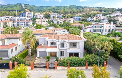 LİMANREİS'İN EN ÖZEL SİTESİNDE, KÖŞE KONUMLU SATILIK 7+1 VİLLA