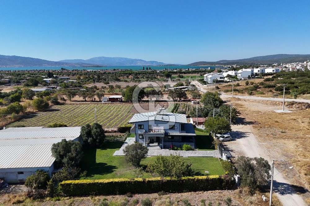 Urla İçmeler Tam Müstakil 6+1 Kiralık Villa
