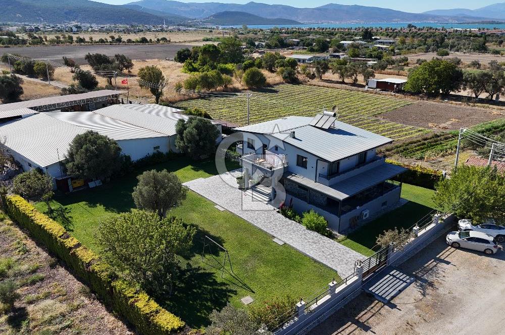 Urla İçmeler Tam Müstakil 6+1 Kiralık Villa