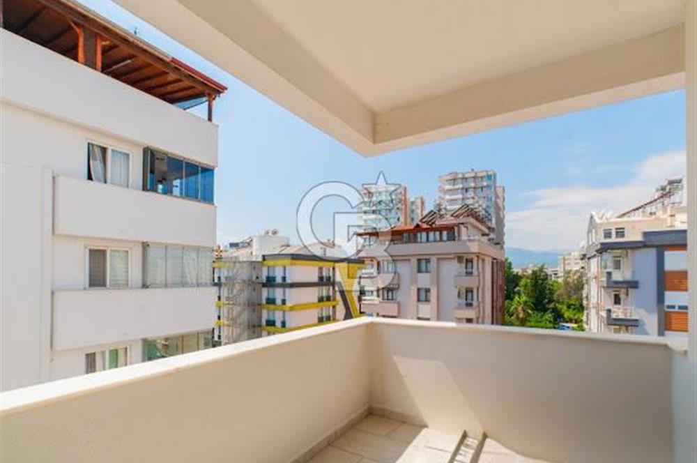 Konyaaltı Uncalı'da Havuz Manzaralı Satılık 2+1 Daire