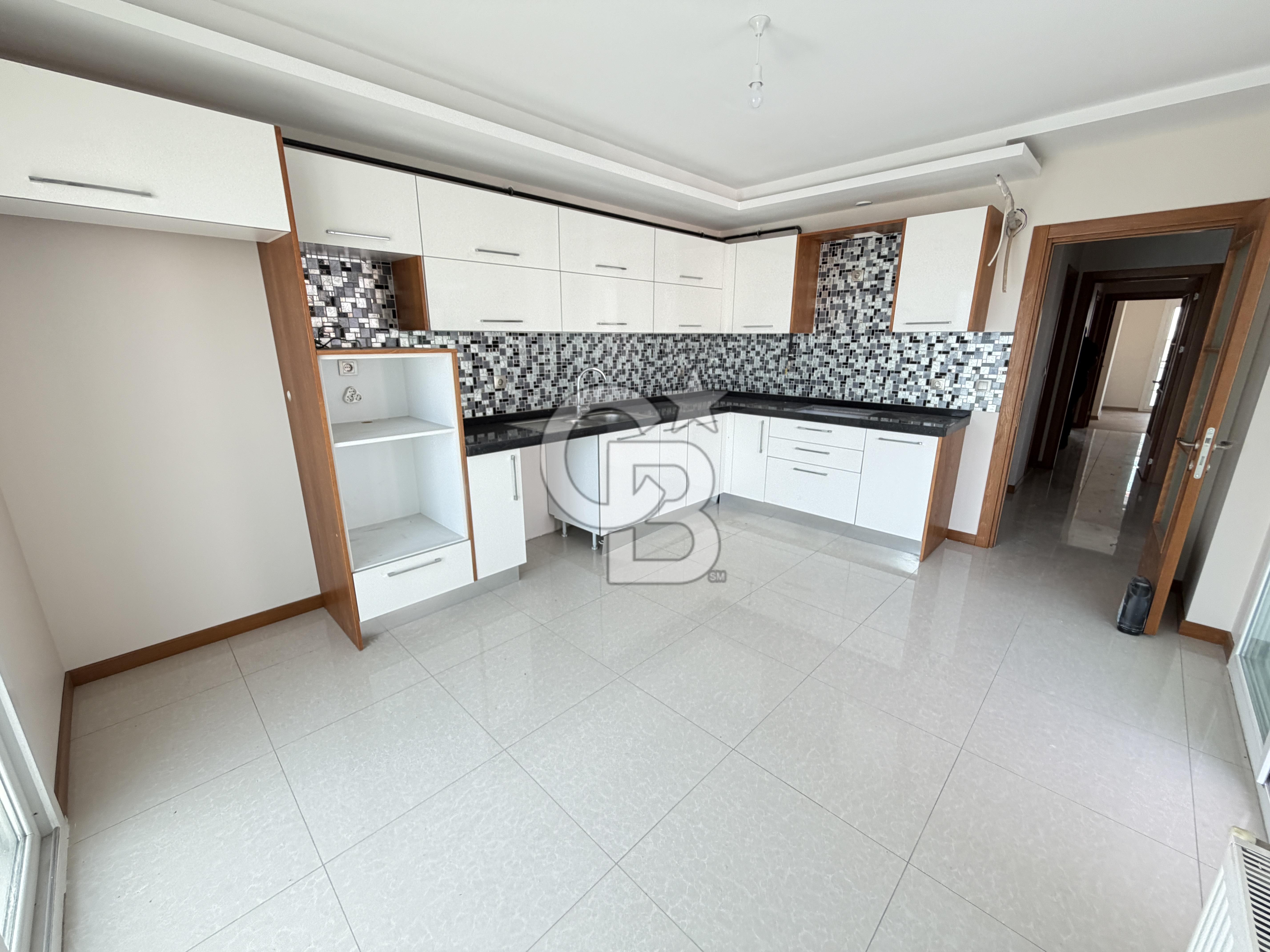 Barış Manço Bulvarı Üzeri,İyi Konum 160m² Net,Geniş 4+1 Kiralık
