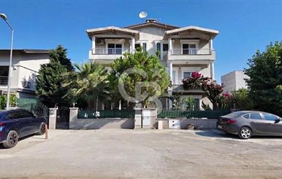 NARLIDERE SAHİLEVLERİ'NDE DENİZE YAKIN BAHÇELİ KİRALIK VİLLA