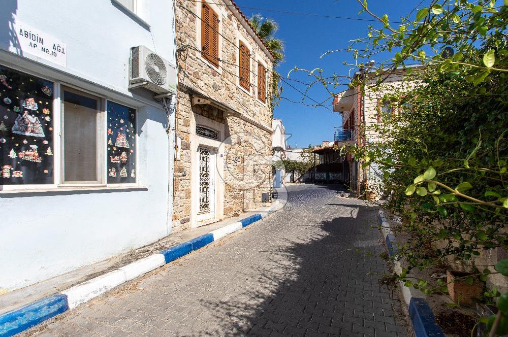 Foça Çarşı Merkezinde Satılık Tarihi Taş Ev