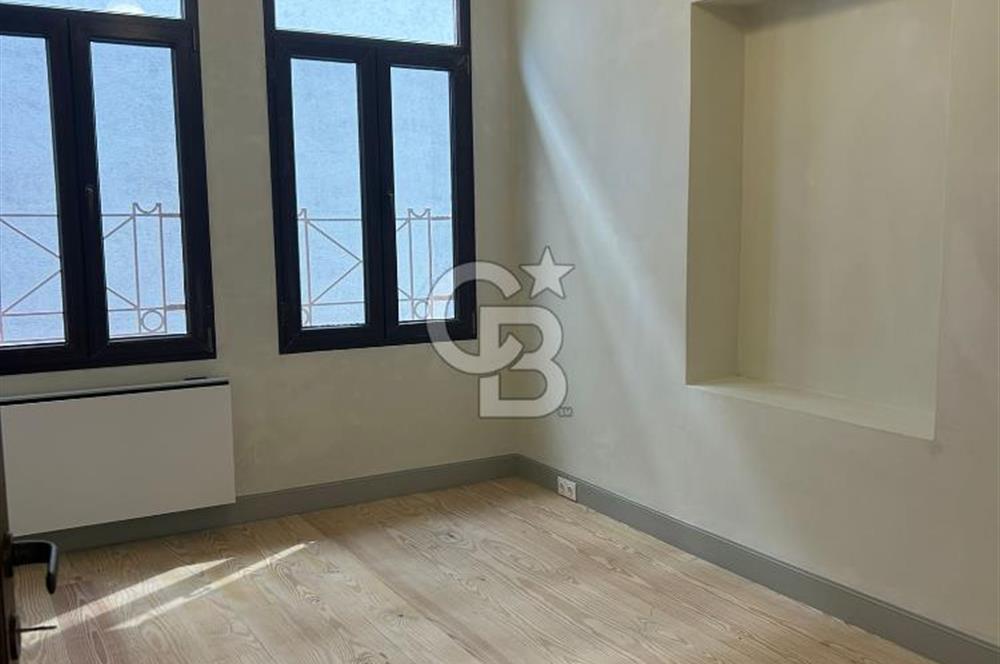 Ortaköyde merkezi denize yakın iş yeri/ofise uygun komple bina