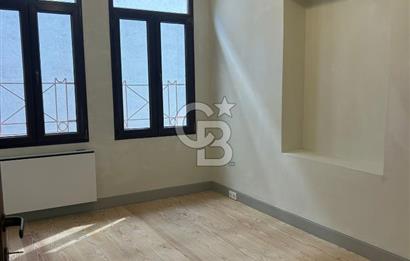 Ortaköyde merkezi denize yakın iş yeri/ofise uygun komple bina