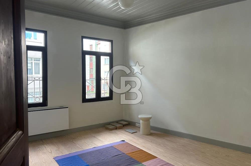 Ortaköyde merkezi denize yakın iş yeri/ofise uygun komple bina
