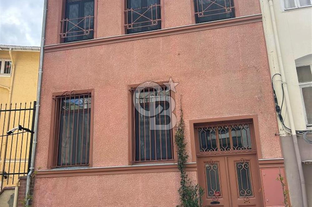 Ortaköyde merkezi denize yakın iş yeri/ofise uygun komple bina