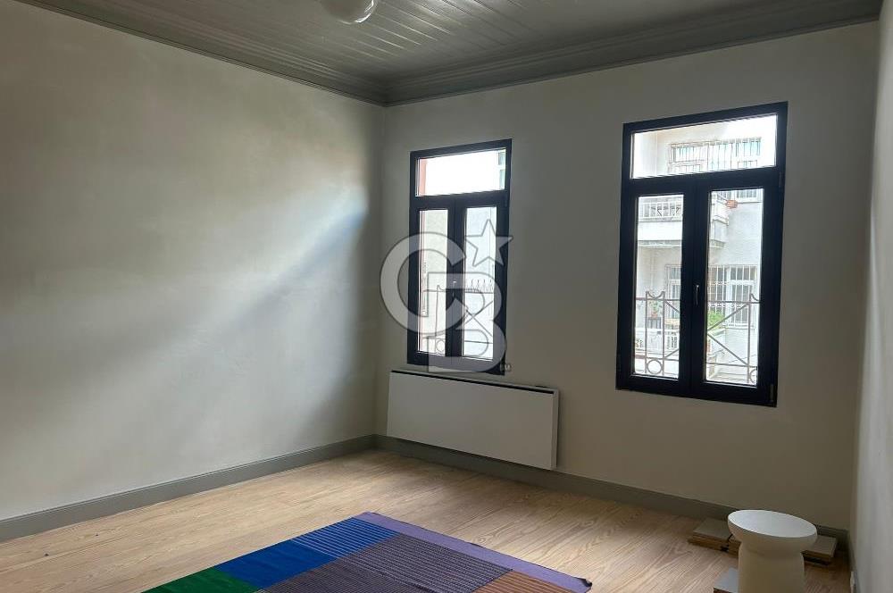 Ortaköyde merkezi denize yakın iş yeri/ofise uygun komple bina