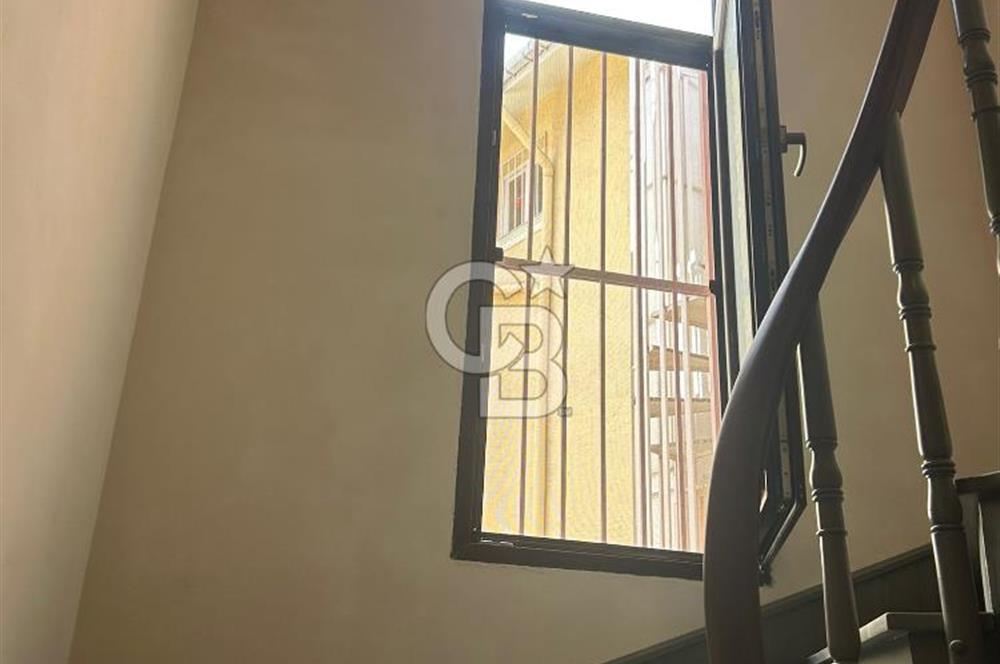 Ortaköyde merkezi denize yakın iş yeri/ofise uygun komple bina