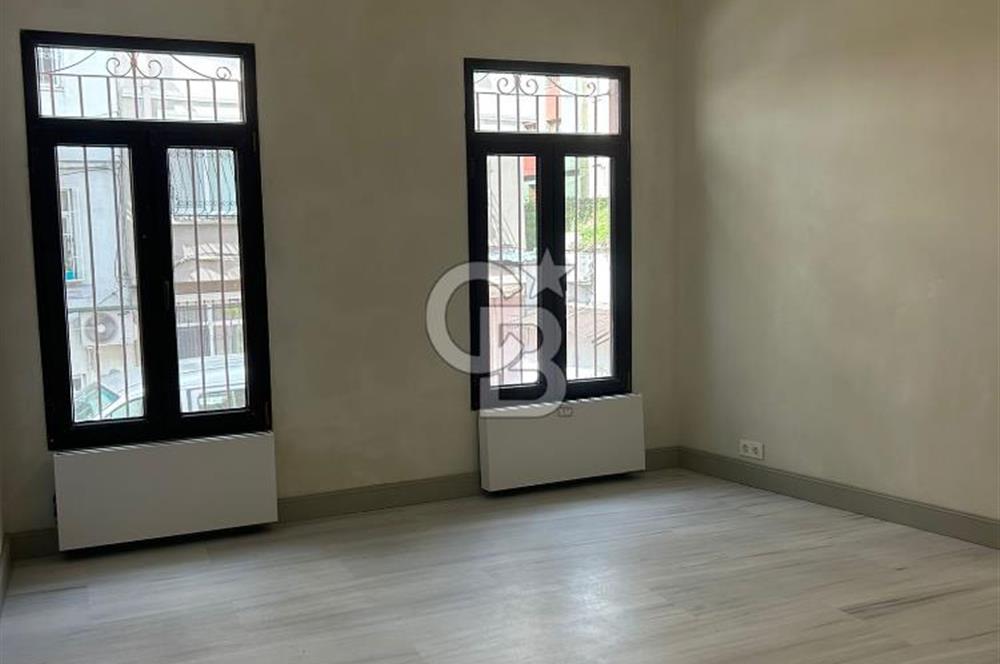 Ortaköyde merkezi denize yakın iş yeri/ofise uygun komple bina