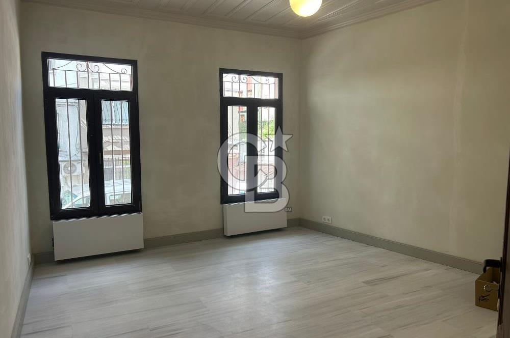 Ortaköyde merkezi denize yakın iş yeri/ofise uygun komple bina