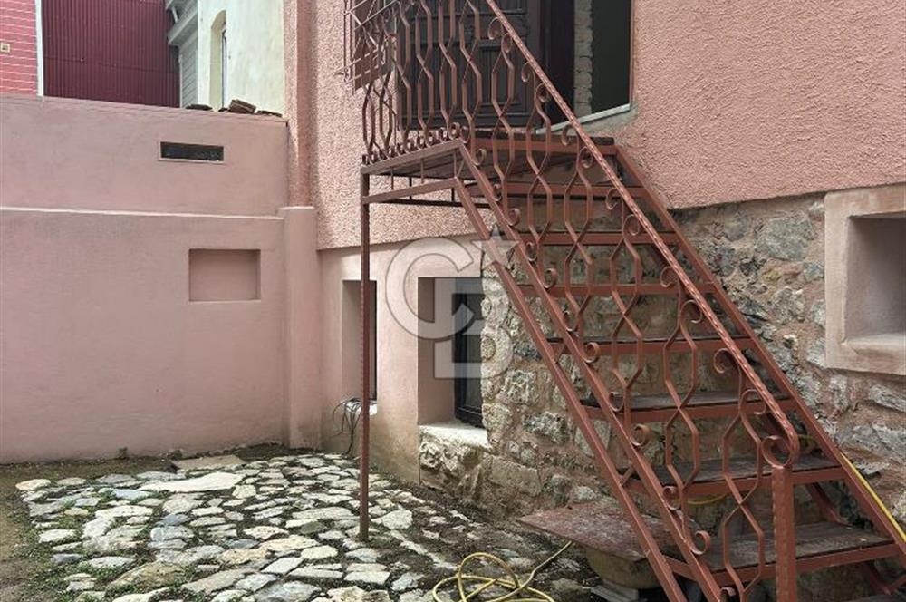 Ortaköyde merkezi denize yakın iş yeri/ofise uygun komple bina