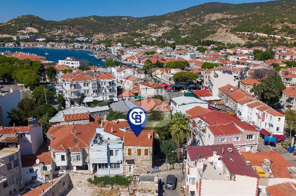 Foça Çarşı Merkezinde Satılık Tarihi Taş Ev