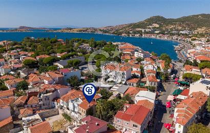 Foça Çarşı Merkezinde Satılık Tarihi Taş Ev